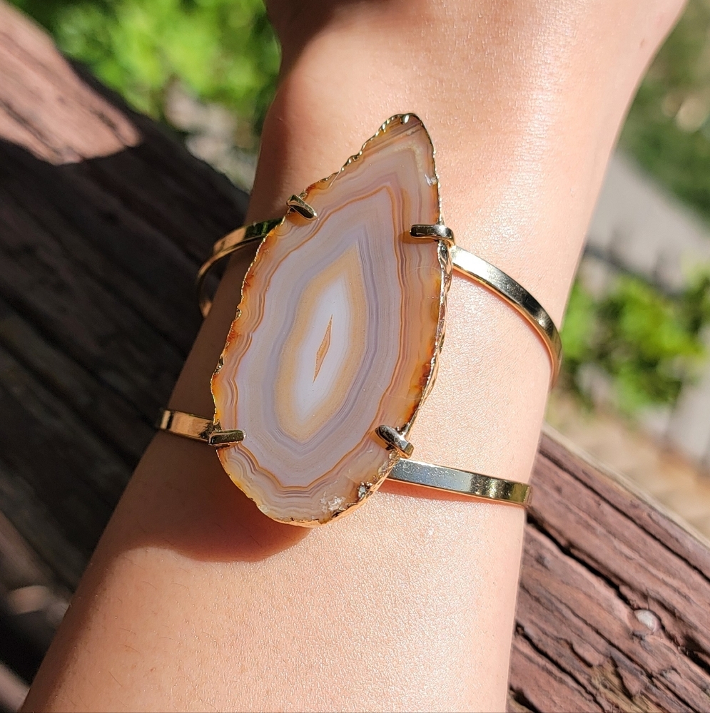 NEW 2.25" x 1.13" ADJUSTABLE SILVER PLATED COPPER BRAZILIAN AGATE CUFF
